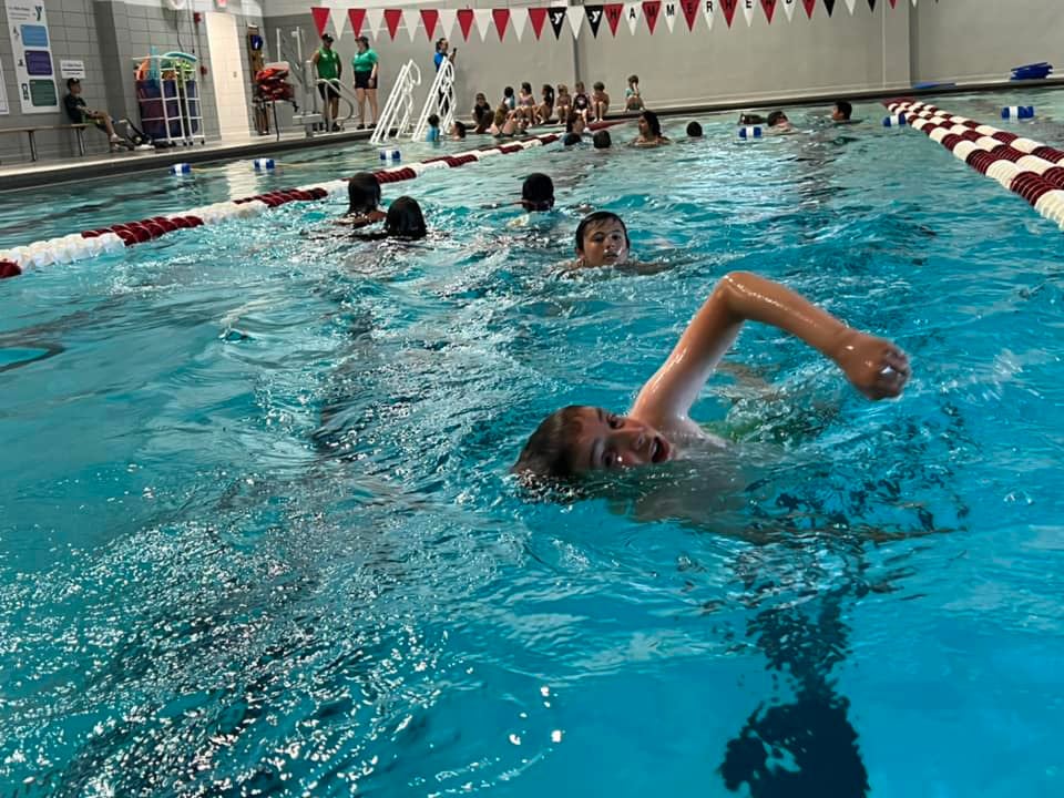 Child swimming in pool with other children | YMCA Ocean Community | YMCA In Rhode Island